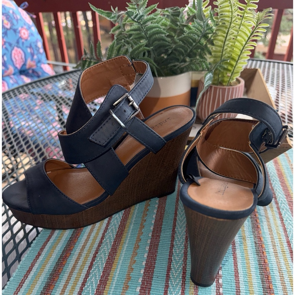 Sale!!
Indigo Rd. Wedge Heels - Picture 4 of 6